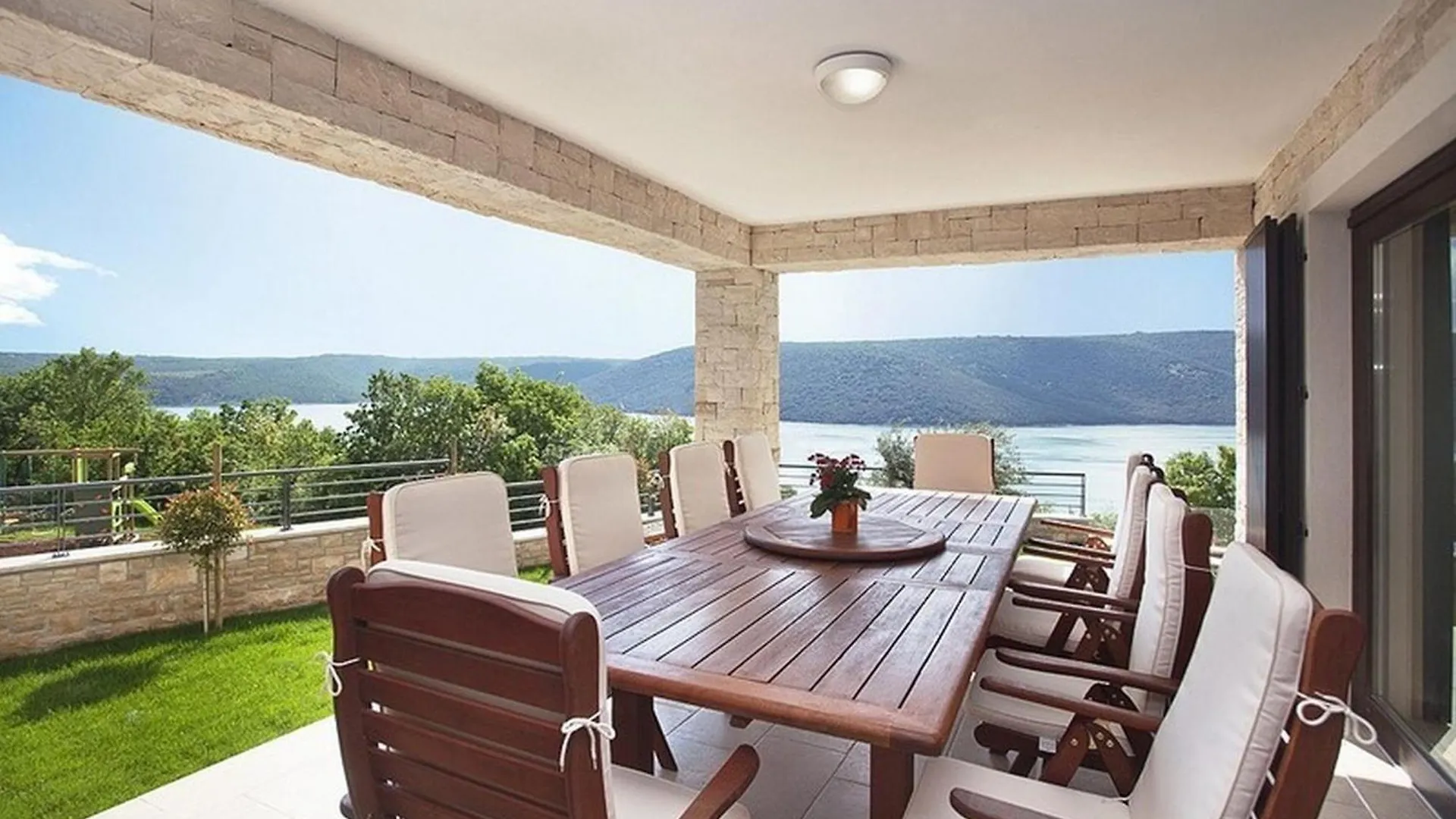 Villa Royal Blue Trget