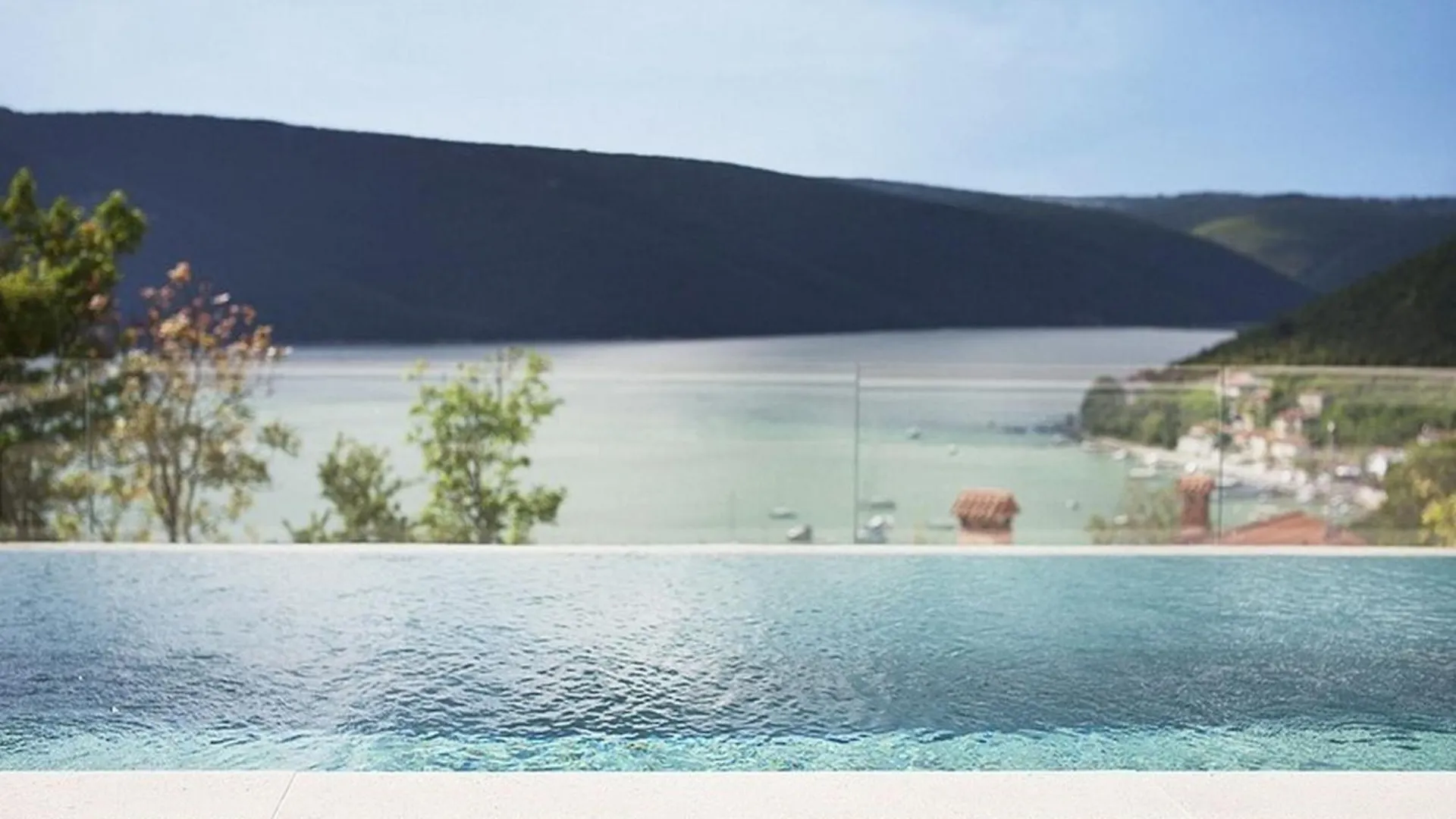 Villa Royal Blue location